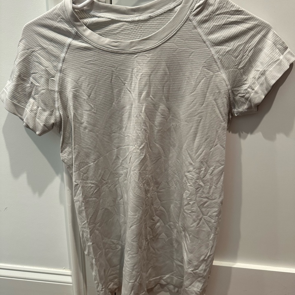 Lululemon Swiftly Tech Short Sleeve Shirt (regular length) size 6